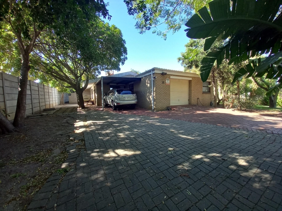 To Let 4 Bedroom Property for Rent in Rouxville Western Cape